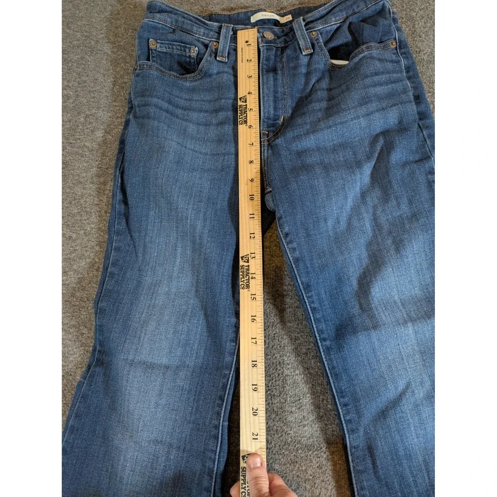 Levis Jeans Women's 726 Flare‎ W29 L32